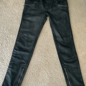 Rock Revival Moto women’s Black Skinny Jeans and Zipper Details